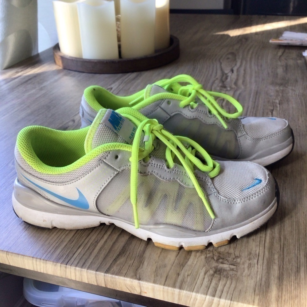 NIKE Athletic Running Shoes - Picture 8 of 12